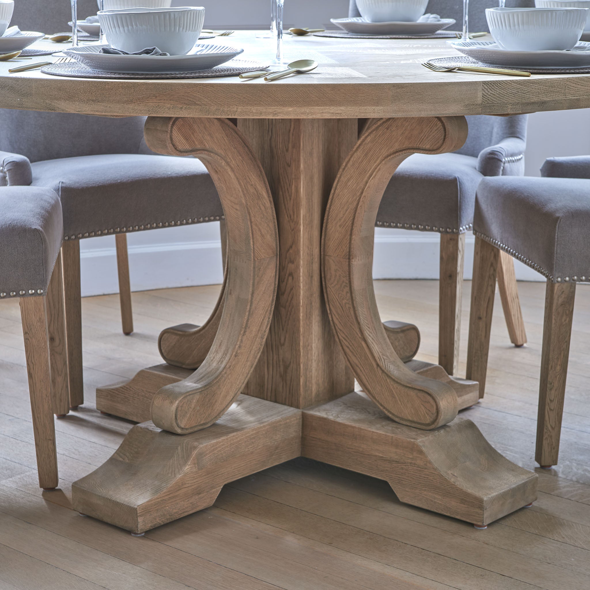 Oa Table Elegant Round Oak Dining Table | The Abingdon | La Residence Interiors